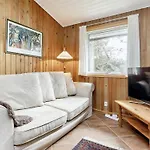 8 Person In Lokken-by Traum *