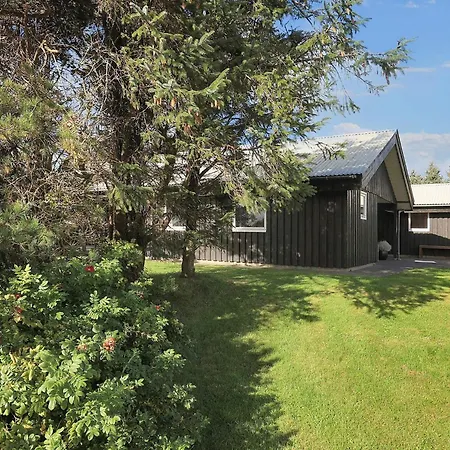 Holiday home Clxix *