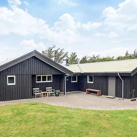 8 Person In Lokken-by Traum