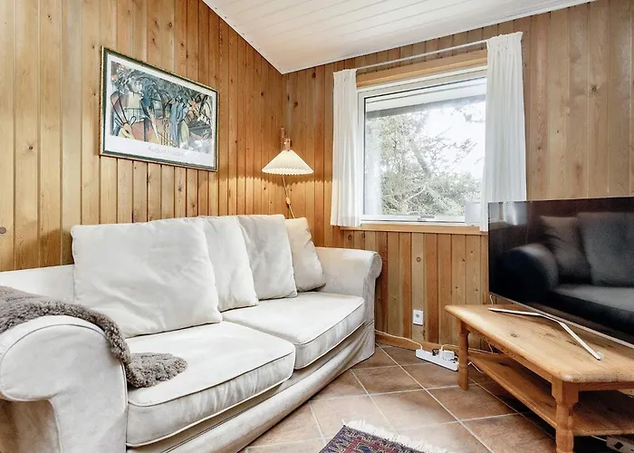 8 Person In Lokken-by Traum *