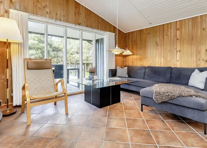 8 Person In Lokken-by Traum
